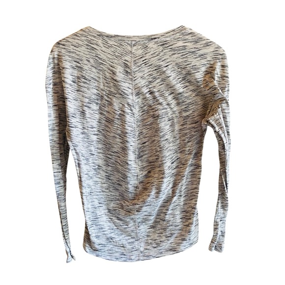 Lululemon Heather Gray Long Sleeve Thumb Hole Top Size 6 - Picture 2 of 4